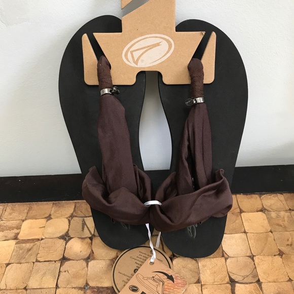 NWT Sandals! - Picture 2 of 5